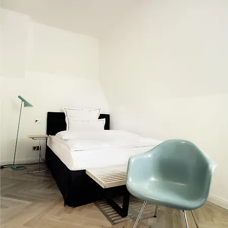 The Qvest Hideaway 4* Κολωνία