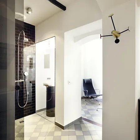 The Qvest Hideaway 4* קלן