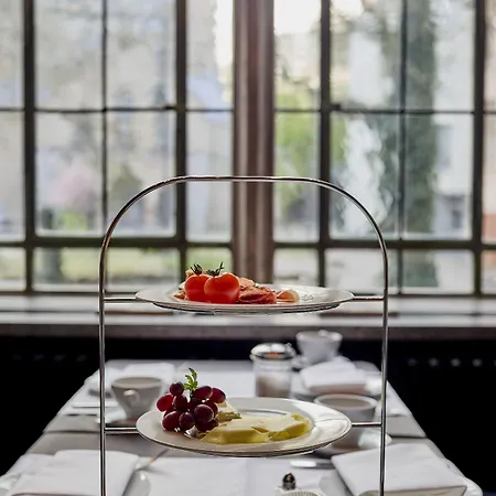 The Qvest Hideaway מלון קלן