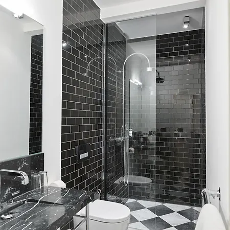 The Qvest Hideaway 4* קלן