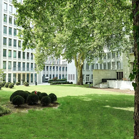 The Qvest Hideaway מלון 4*