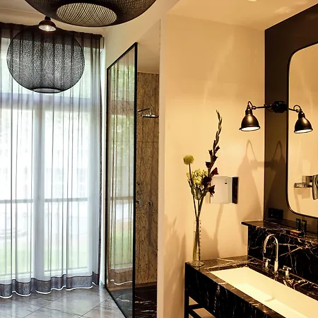 The Qvest Hideaway מלון 4*