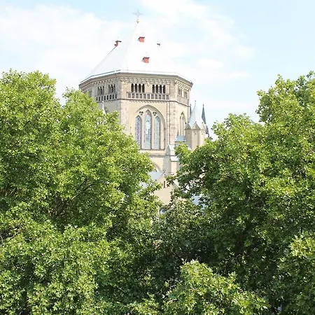 The Qvest Hideaway מלון