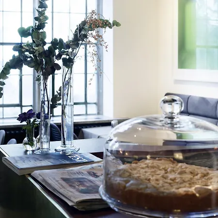 The Qvest Hideaway מלון קלן